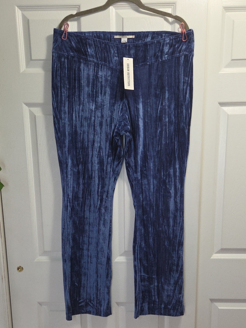 Urban Outfitters Kimchi Blue Crushed Velvet Straight-Leg Pants